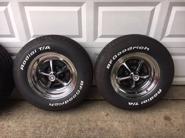 15" Magnum 500 Wheels with tires and center caps - Like New! 