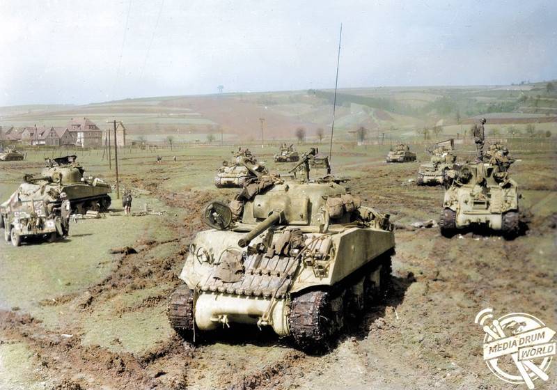 MDRUM_COLOURISED_WWII_TANKS-15.jpg