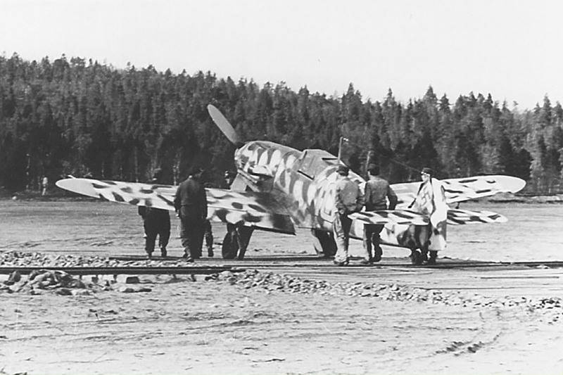 Messerschmitt-Bf-109G2R6-6.JG5-(Y10+-)-Hans-Dobrich-WNr-14800-Finland-1943-02.jpg