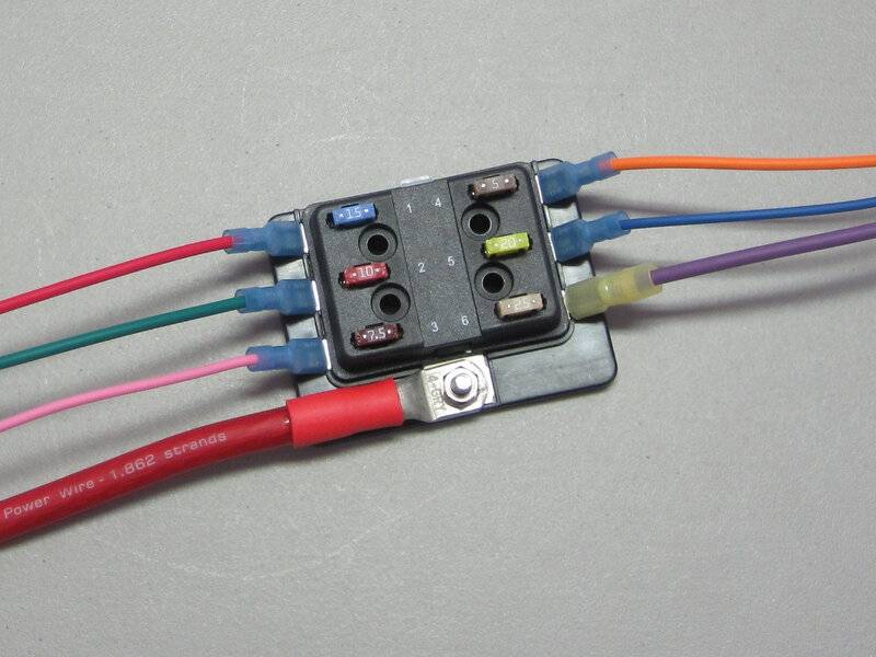 mini-fuse-blocks-fuse-panels-with-power-distribution-ce-auto.jpg