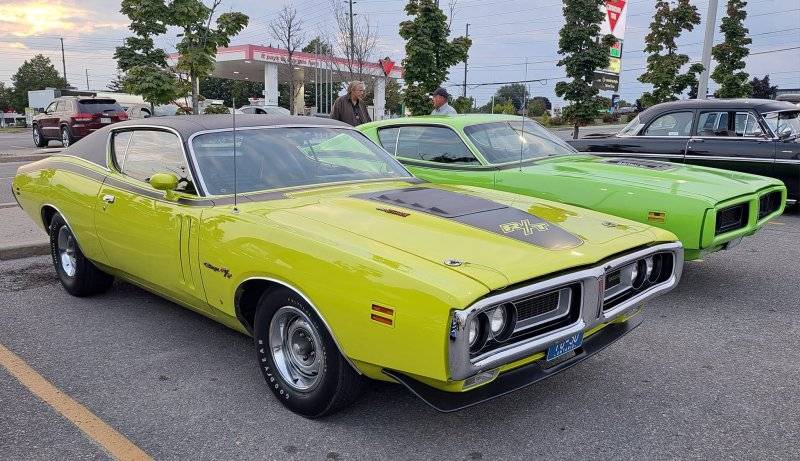 Misc Front End (16576)b '71 Chargers.jpg