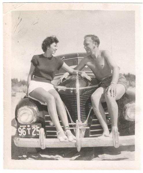 mom and dad in 1950.jpg