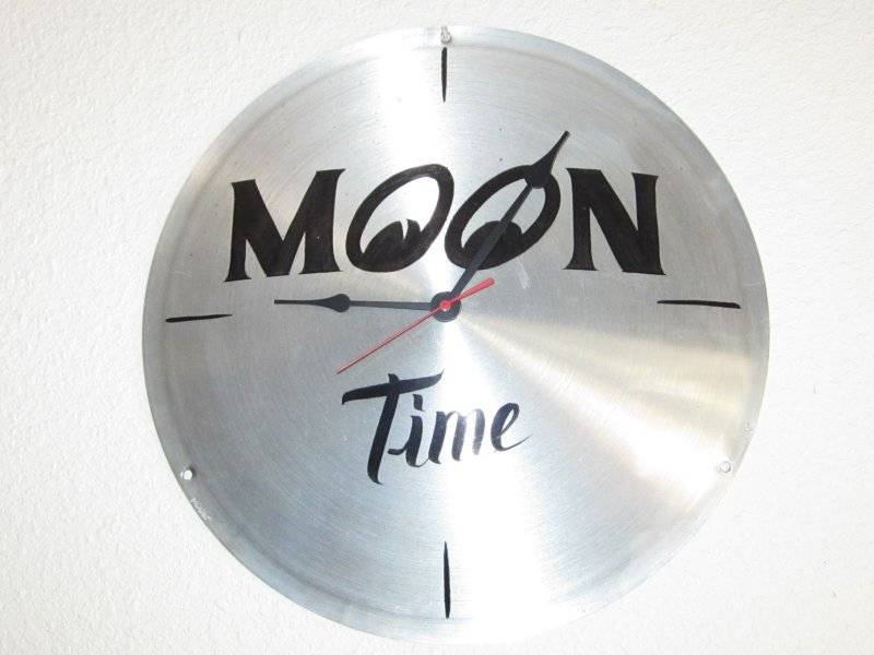 moon clock.jpg
