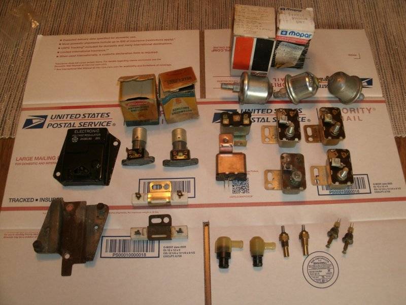 Mopar parts 8-17 Hemi Fan etc 001.JPG