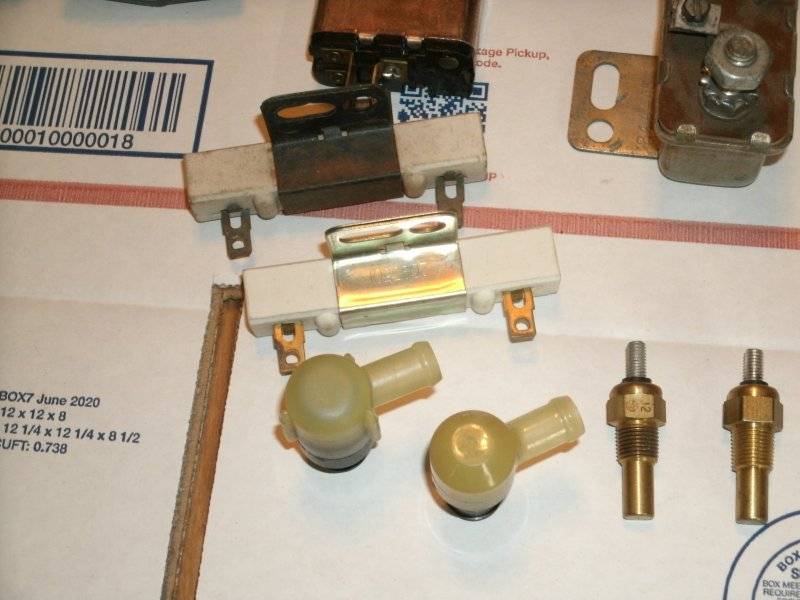 Mopar parts 8-17 Hemi Fan etc 009.JPG