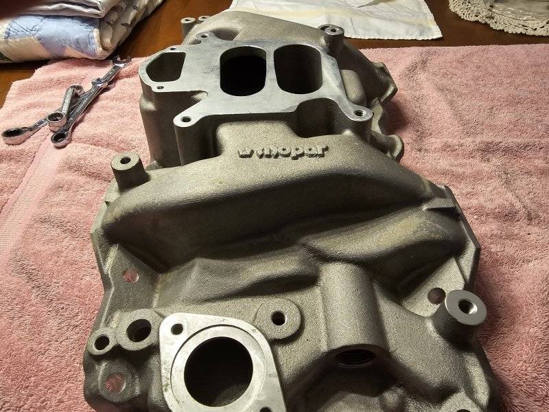 MOPAR SB INTAKE #1.jpg