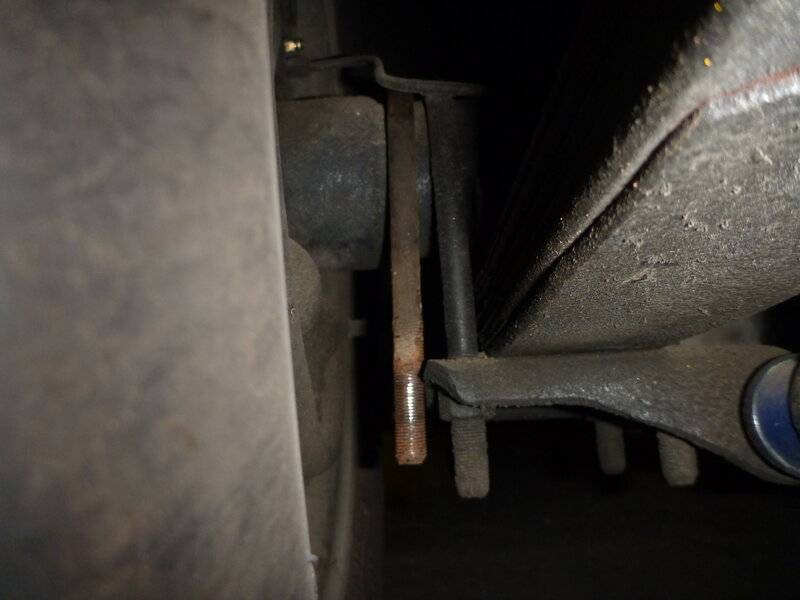 moparleafspringubolts 004.JPG