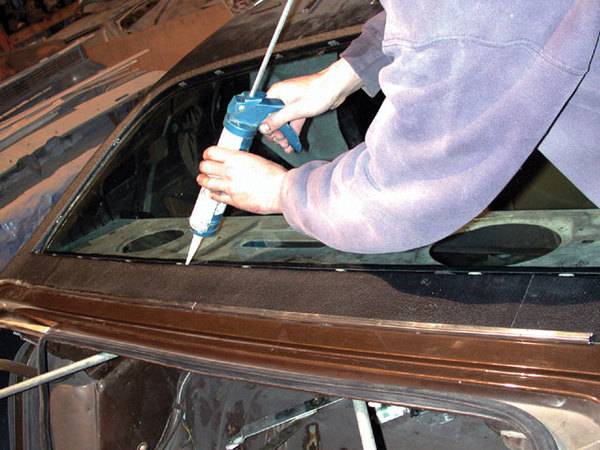 mopp_0402_09_z-install_bond_in_glass-windshield_sealant.jpg