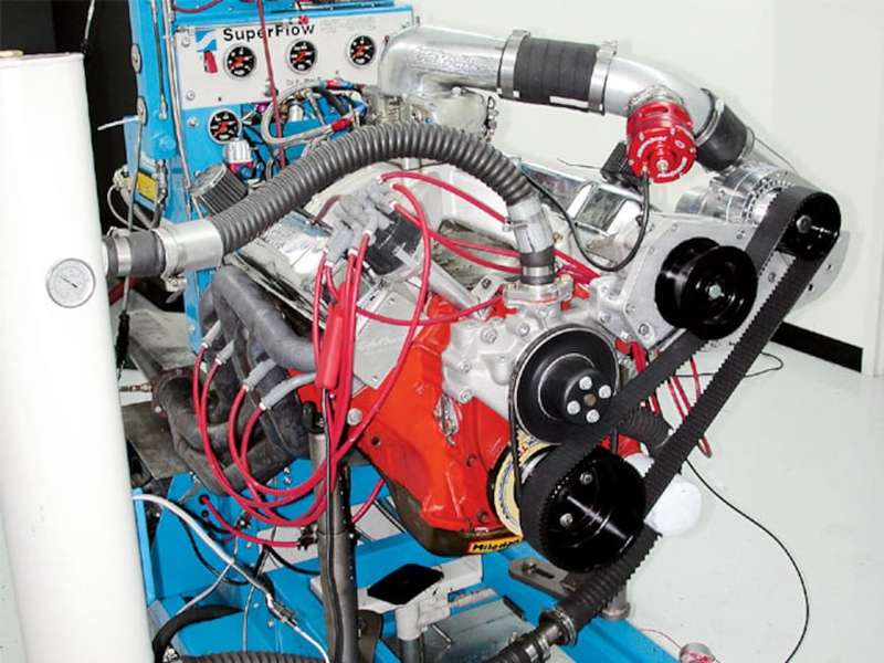 mopp_0604_41z-mopar_engine_supercharger-installed.jpg