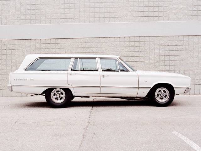 mopp_060800_alt_3_z+1968_dodge_coronet_station_wagon+side_view.jpg