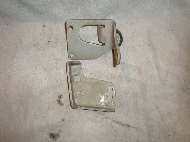 Mount Brackets PS Pumps 003 (Small).JPG