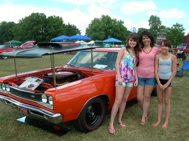 My girls at redbarns 09 site.JPG
