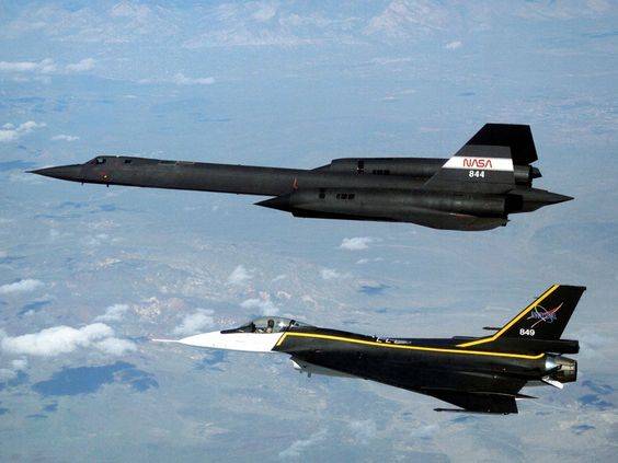 Nasa F-16 & SR-71.jpg