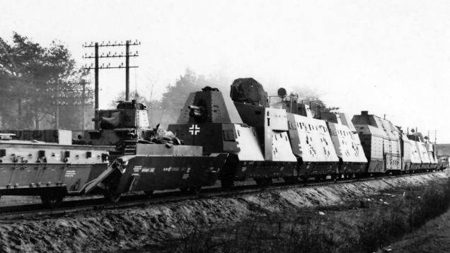 Nazi_armoured_train_2.jpg
