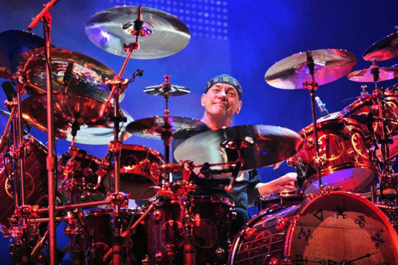 neil-peart-drummer-rush-performance-playing-music-large.jpg