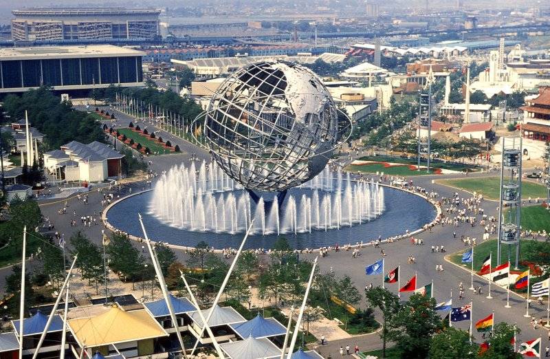 New_York_World's_Fair_August_1964.jpeg
