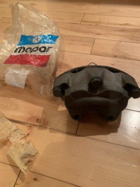 nos 1966-1969 MoPar B-Body 4 psiton caliper.jpg
