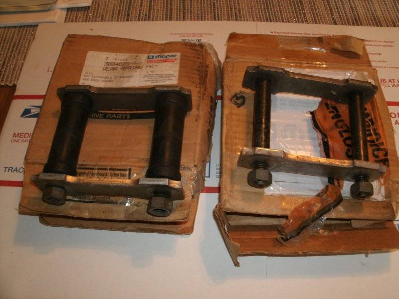 NOS hangers Hemi fan clutch etc 001.JPG