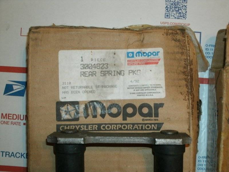 NOS hangers Hemi fan clutch etc 003.JPG