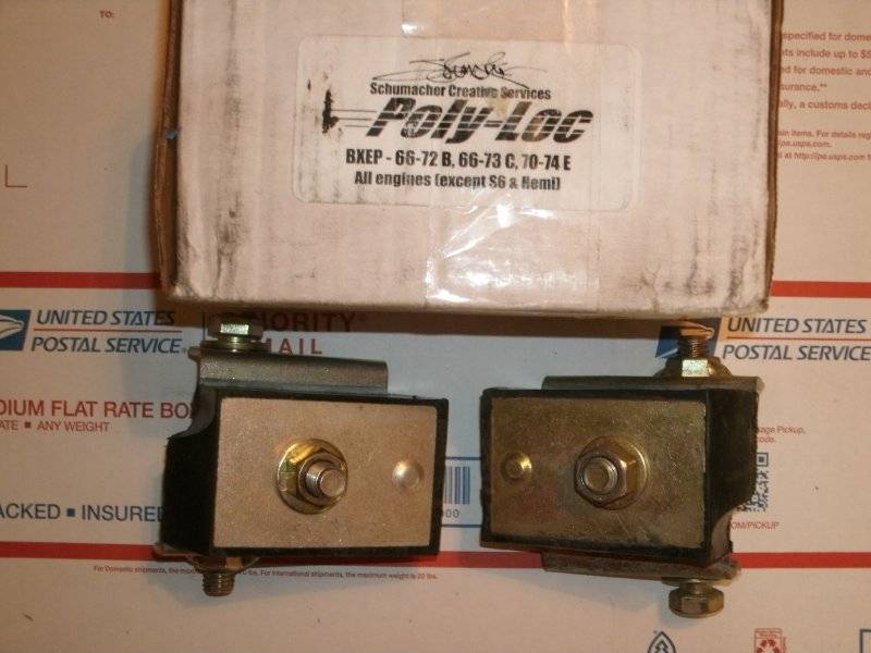 NOS hangers Hemi fan clutch etc 004.JPG