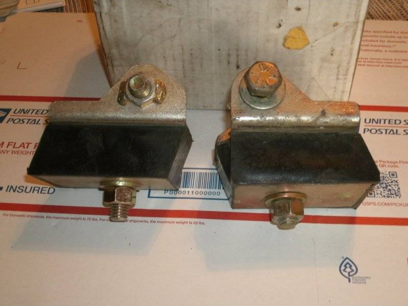 NOS hangers Hemi fan clutch etc 006.JPG