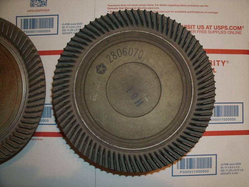 NOS hangers Hemi fan clutch etc 011.JPG