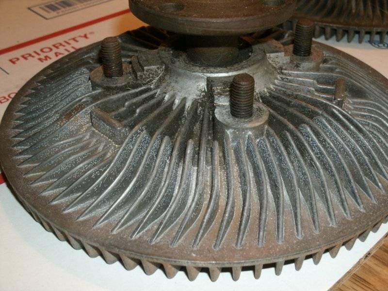 NOS hangers Hemi fan clutch etc 018.JPG