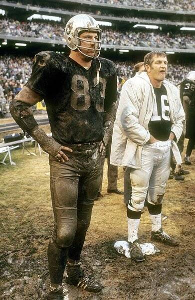 Oakland Raiders DE #83 Ben Davidson & #16 George Blanda.jpg