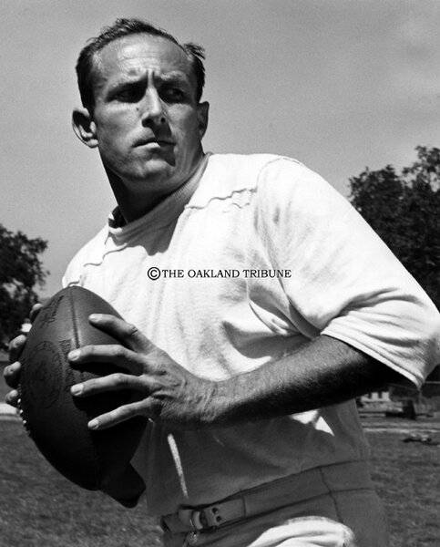 Oakland Raiders QB #19 Cotton Davidson 1961.jpg