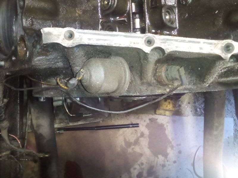 Oil Pressure on drivers side and oil warning light on passengers side..jpg