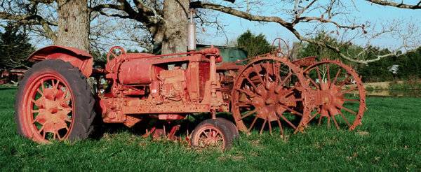 old-rusty-tractors-grant-groberg.jpg