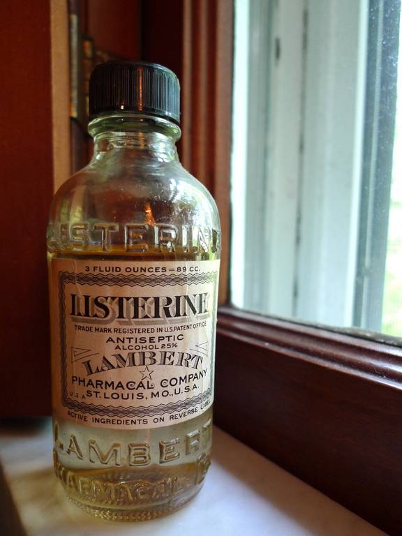 Old_Listerine_bottle.jpg