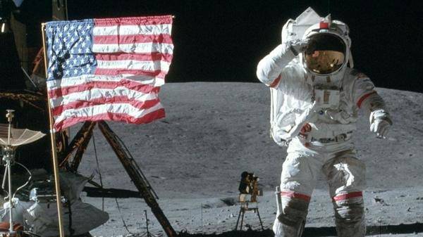 os-ap-john-young-nasa-dead-20180106.jpg