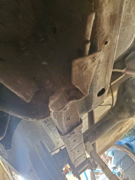 P Leaf Spring mount damage 2.jpg