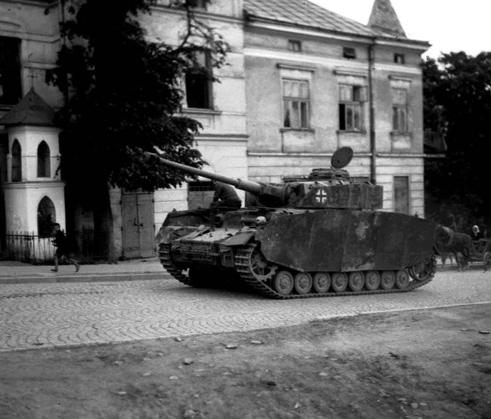 panzer_IV_ausf_H_Poland_1944.jpg