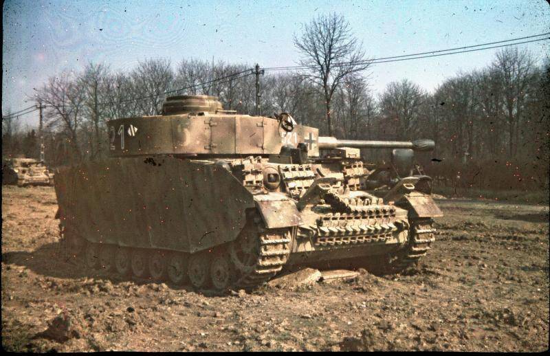 panzer_iv_in_color_01_by_wolfenkrieger-d4gcuwd.jpg