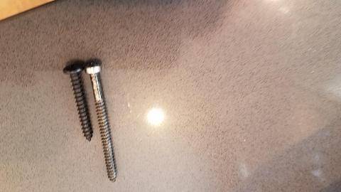 Pic 6 corner bezel screw size difference.jpg