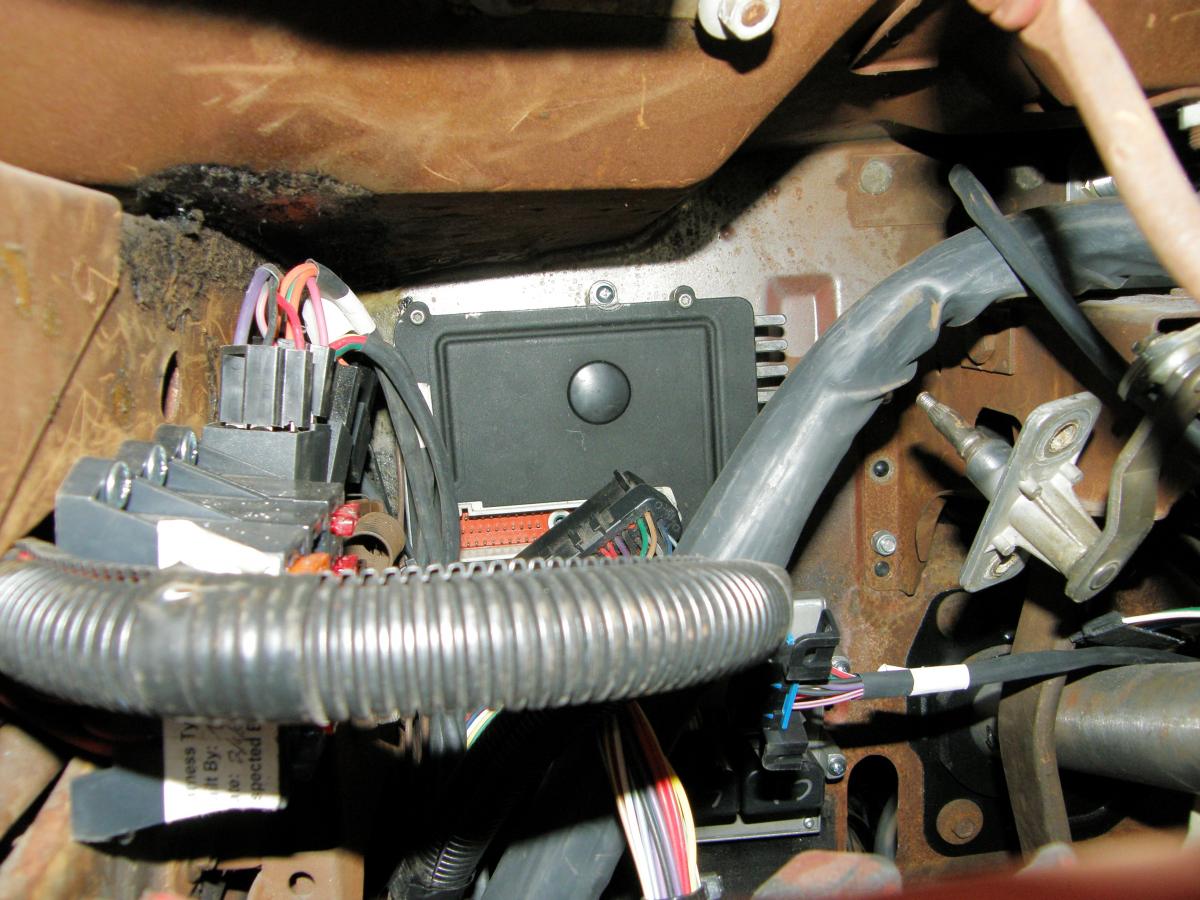 Picture   64 polara 500   5.7 Hemi w 5spd. automatic 068.jpg