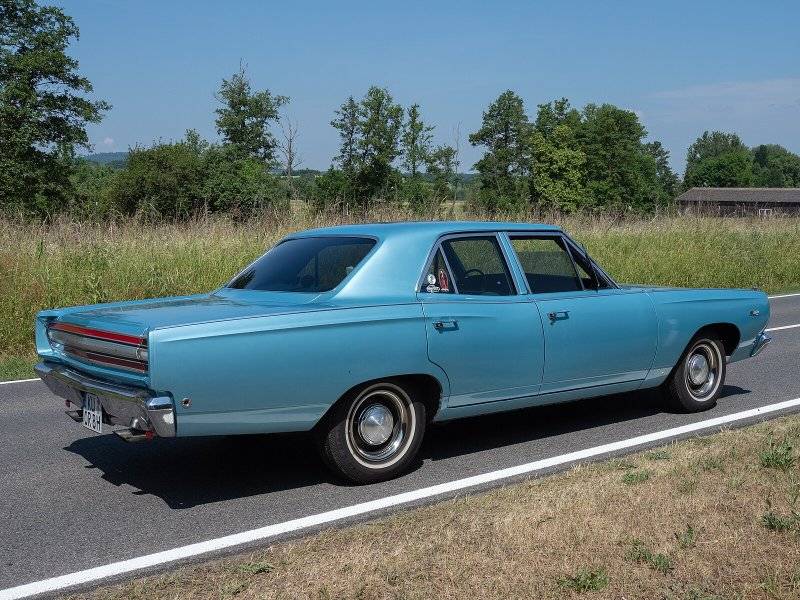 Plymouth_Satellite_(1968-1970)_5311468.jpg