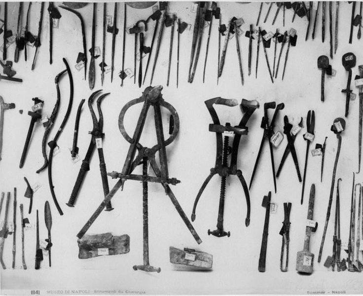 Pompei instruments.jpg