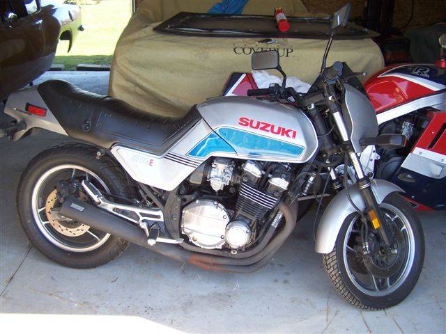 Post Suzuki GS750 rt side.jpg