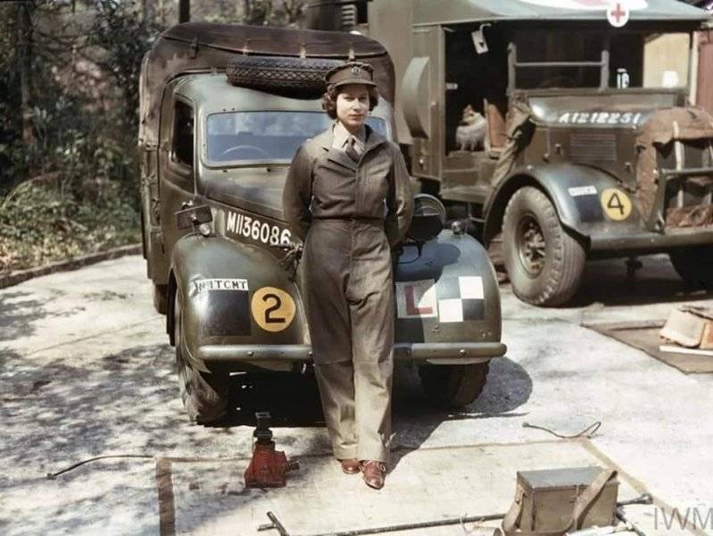 Princess Elizabeth (later Queen Elizabeth II) working as a mechanic during WW2, 1943.jpg