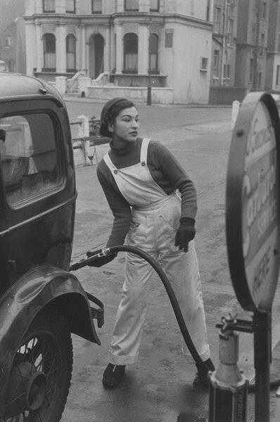 pump-girl-kurt-hutton.jpg