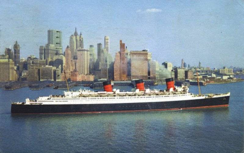 Queen_Mary_New_York.jpg