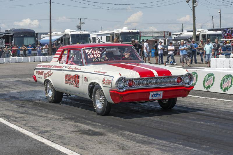 r-car-track-championnat-national-super-tour-drag-racing-event-napierville-dragway-july-111887793.jpg
