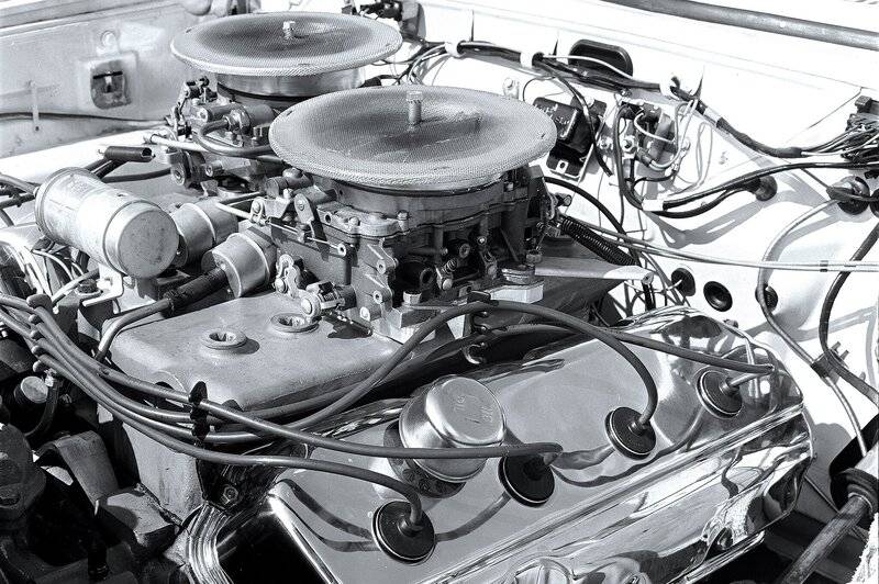 race hemi engine.jpg