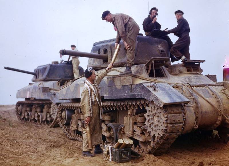 Ram_II_Tanks_ca_1943_LAC_Mikan_ID_No._4232743.jpg