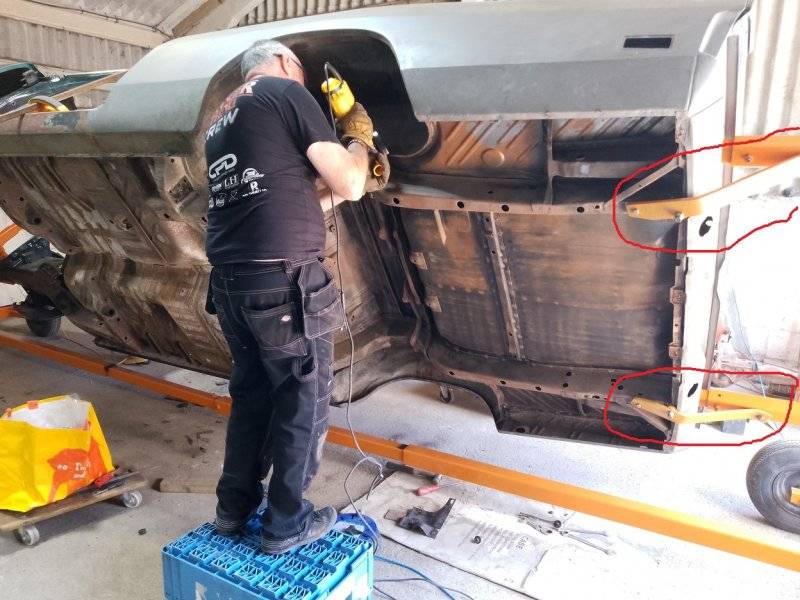 rear supports on Charger.jpg
