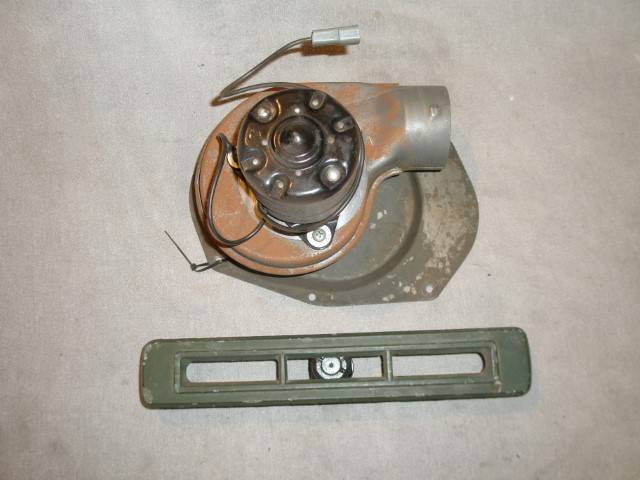 Rear Window DeFogger Motor 001 (Small).JPG