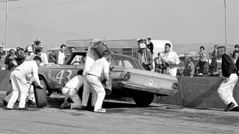 Richard Petty Race Team In Action.jpg